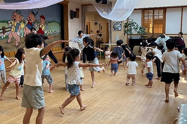 大きな子も小さな子も仲良くあそびました！